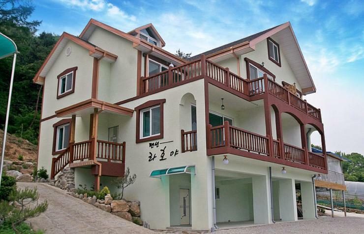 Lahoya Pension Chuncheon Eksteriør billede